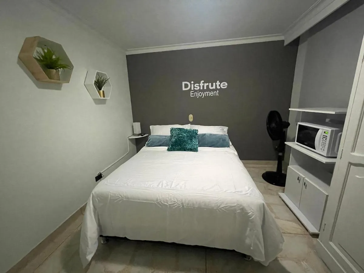 Nuevo y Comodo Alojamiento Laureles, Habitación Privada Medellín