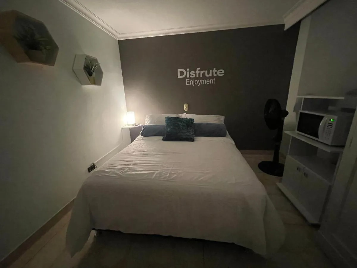 Nuevo y Comodo Alojamiento Laureles, Habitación Privada Medellín 0*,  Colombia