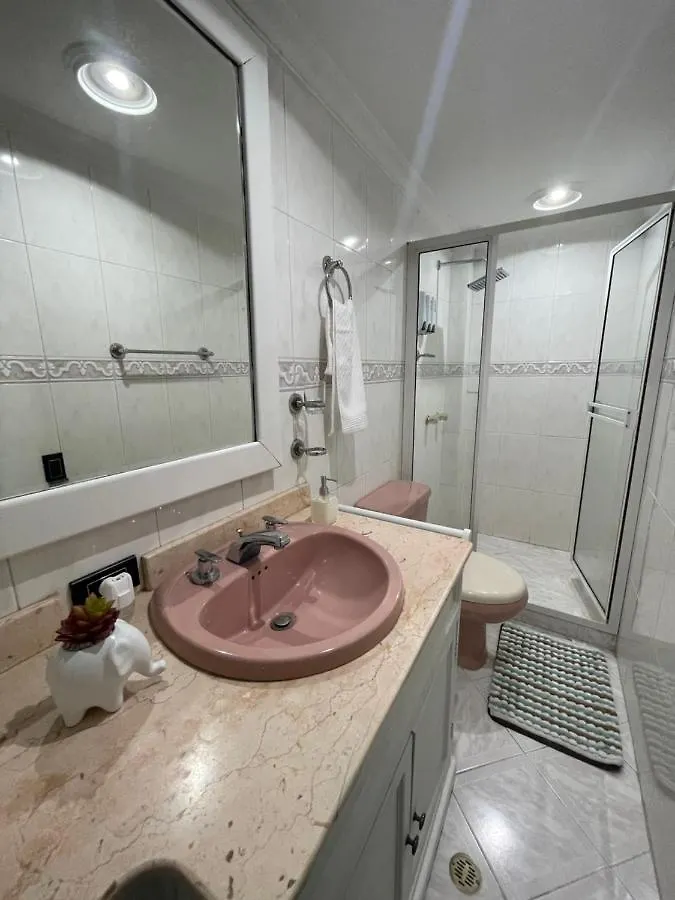 Nuevo y Comodo Alojamiento Laureles, Habitación Privada Medellín 0*,