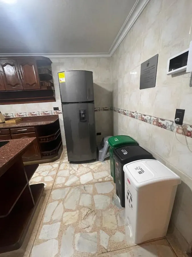 Nuevo y Comodo Alojamiento Laureles, Habitación Privada Medellín