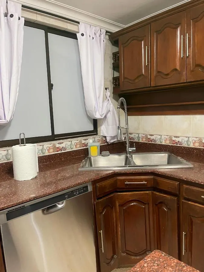 Nuevo y Comodo Alojamiento Laureles, Habitación Privada Medellín